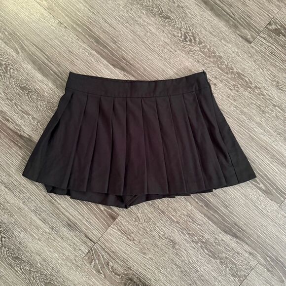 Zara Dresses & Skirts - Zara Black Pleated Mini Skort